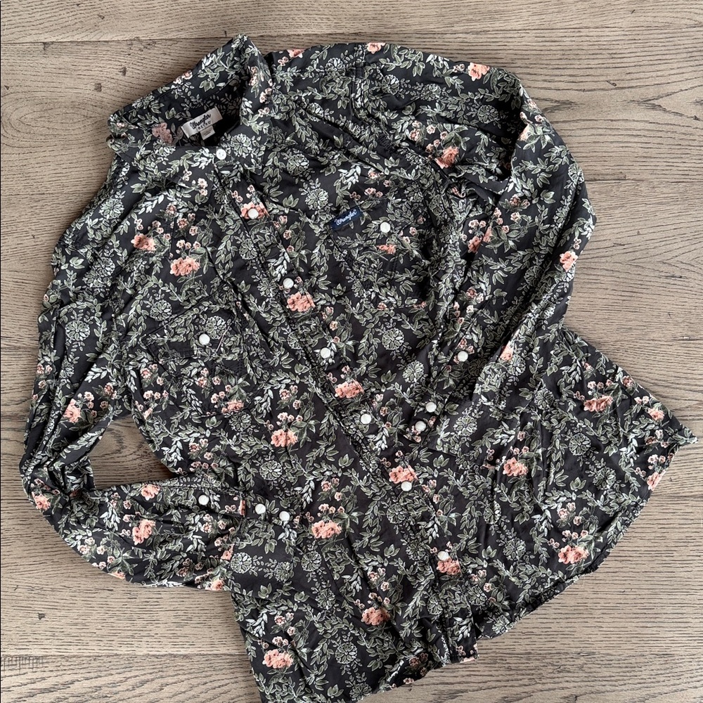 WOMEN'S WRANGLER WESTERN FLORAL BUTTON DOWN SHIRT